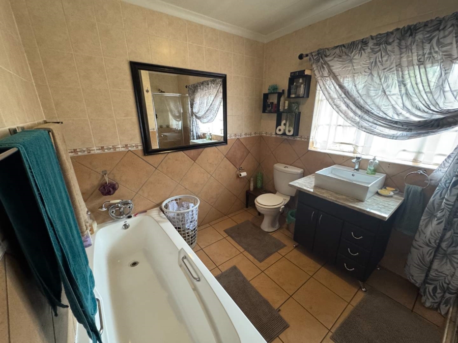 3 Bedroom Property for Sale in Verwoerdpark Gauteng