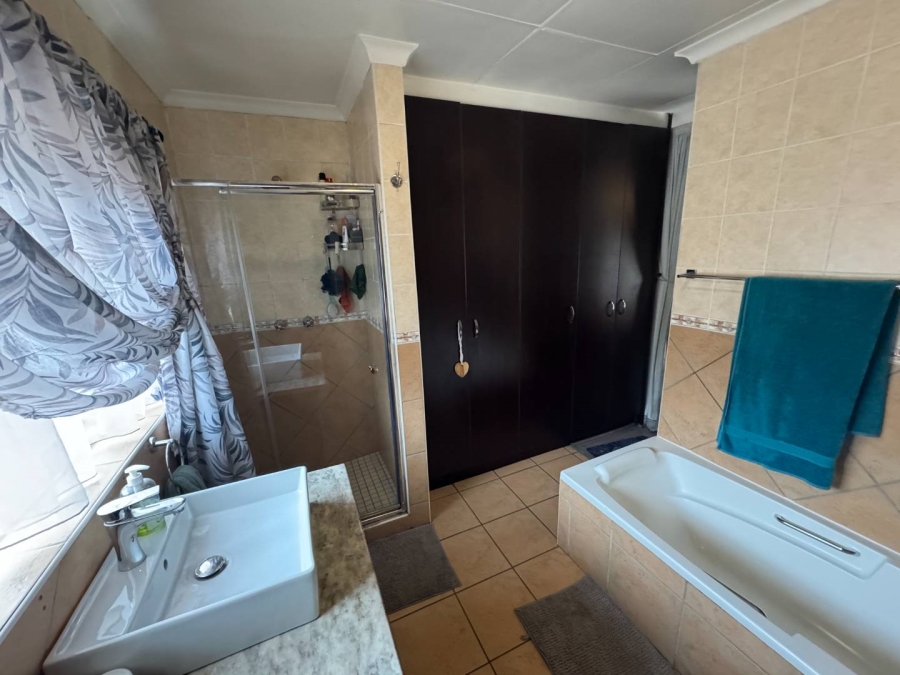 3 Bedroom Property for Sale in Verwoerdpark Gauteng