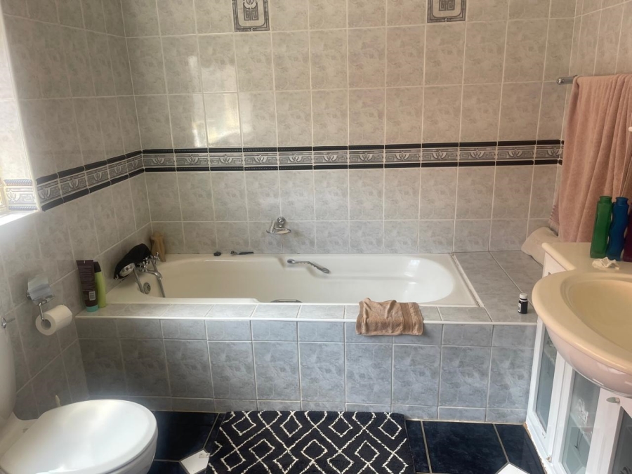 3 Bedroom Property for Sale in Mulbarton Gauteng