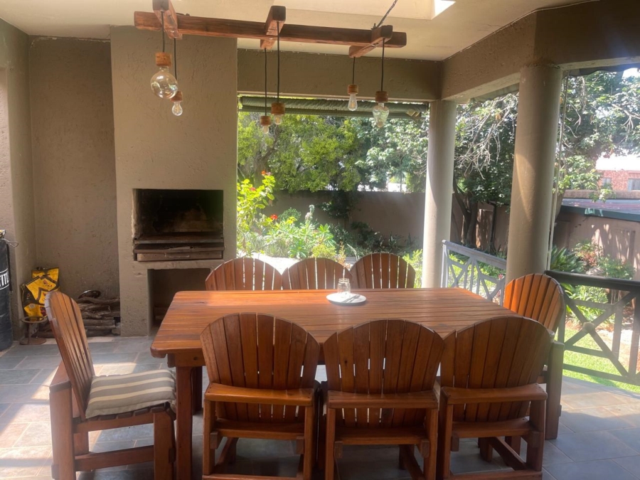 3 Bedroom Property for Sale in Mulbarton Gauteng