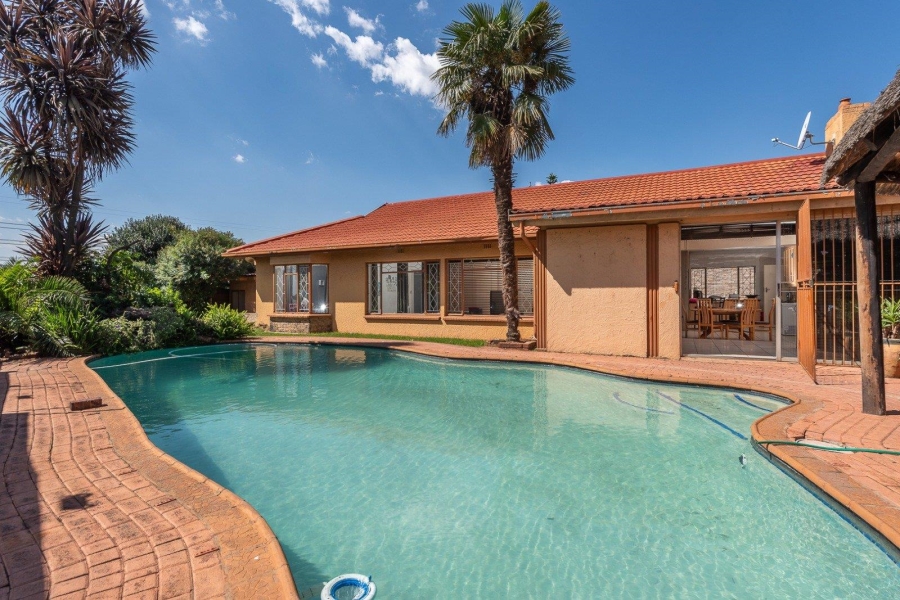 3 Bedroom Property for Sale in Verwoerdpark Gauteng