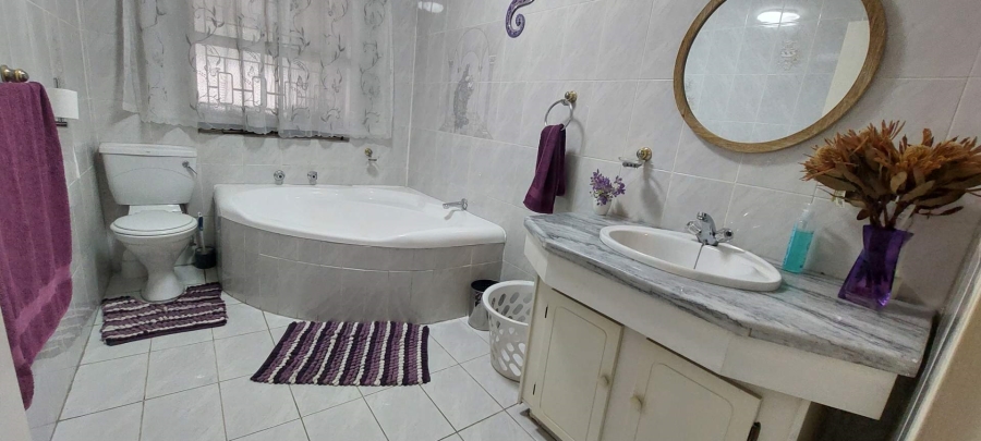 4 Bedroom Property for Sale in Brackenhurst Gauteng