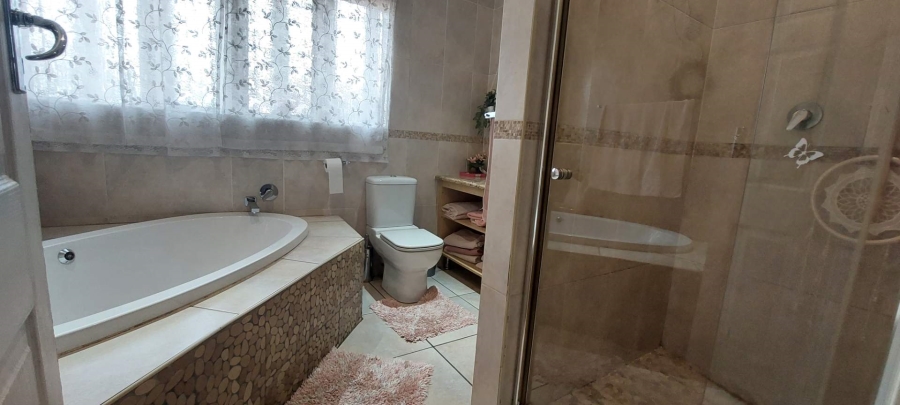 4 Bedroom Property for Sale in Brackenhurst Gauteng
