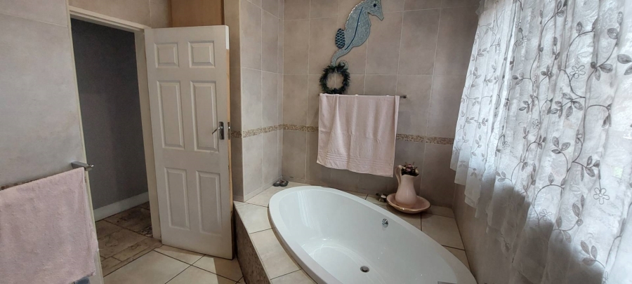 4 Bedroom Property for Sale in Brackenhurst Gauteng