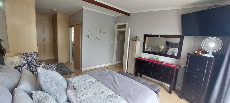 4 Bedroom Property for Sale in Brackenhurst Gauteng