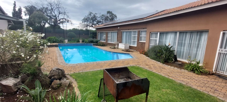 4 Bedroom Property for Sale in Brackenhurst Gauteng