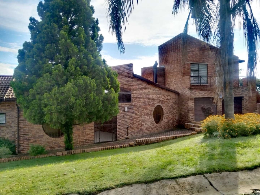 3 Bedroom Property for Sale in Roodekrans Gauteng