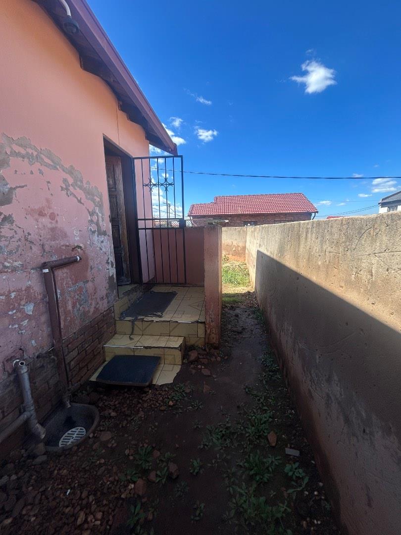 2 Bedroom Property for Sale in Lotus Gardens Gauteng