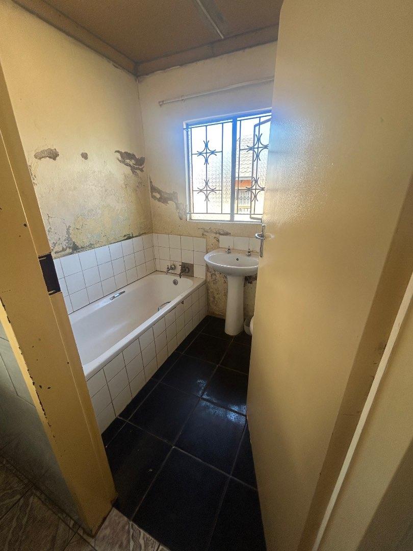 2 Bedroom Property for Sale in Lotus Gardens Gauteng