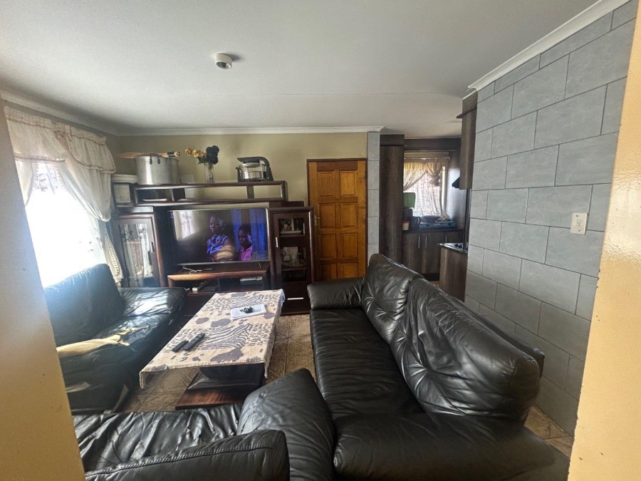 2 Bedroom Property for Sale in Lotus Gardens Gauteng