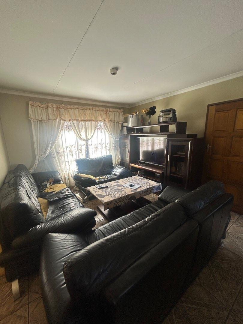 2 Bedroom Property for Sale in Lotus Gardens Gauteng