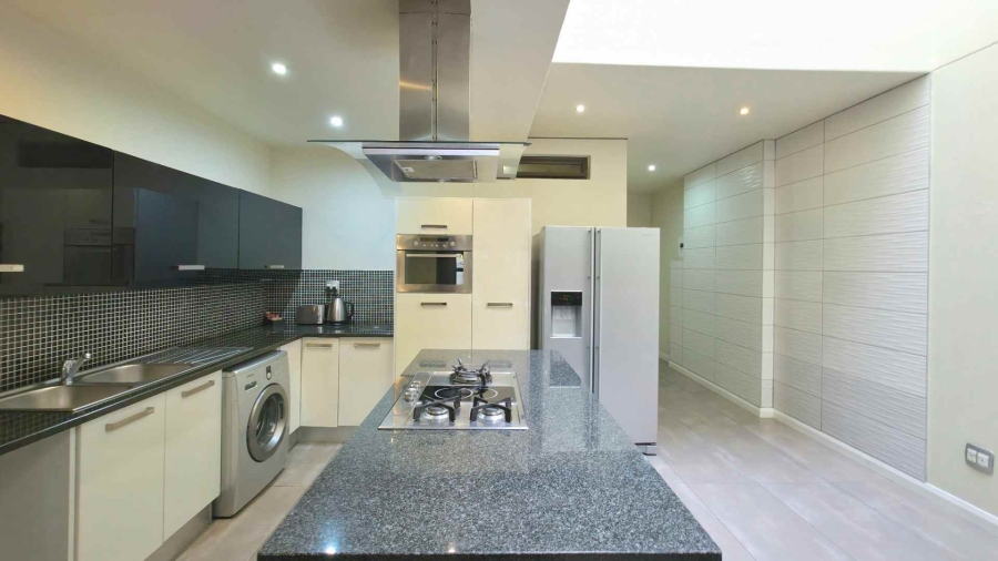 To Let 2 Bedroom Property for Rent in Sandown Gauteng