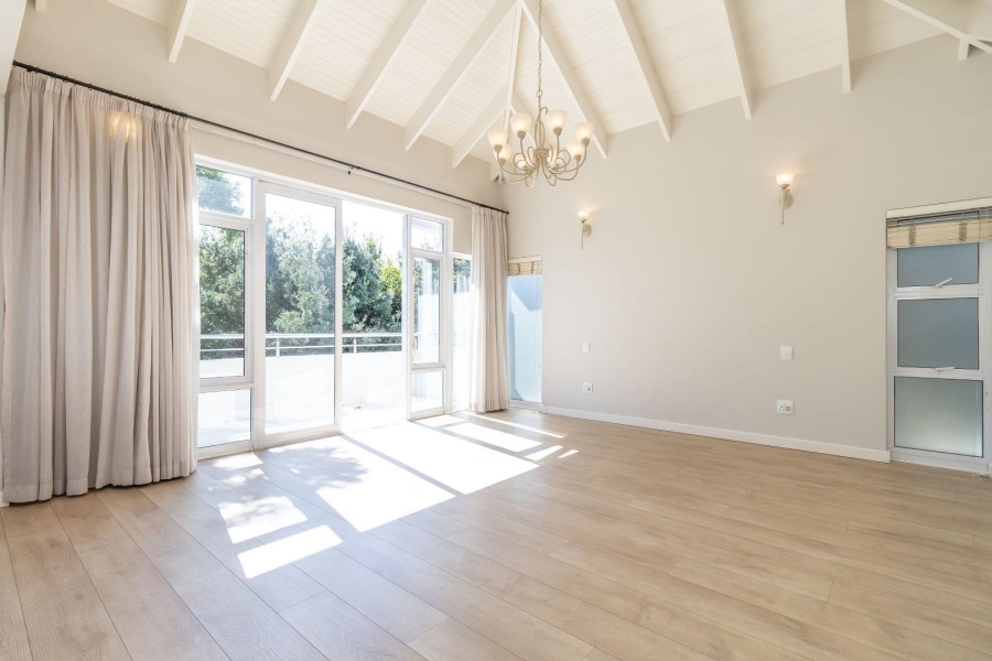 To Let 4 Bedroom Property for Rent in Hurlingham Gauteng