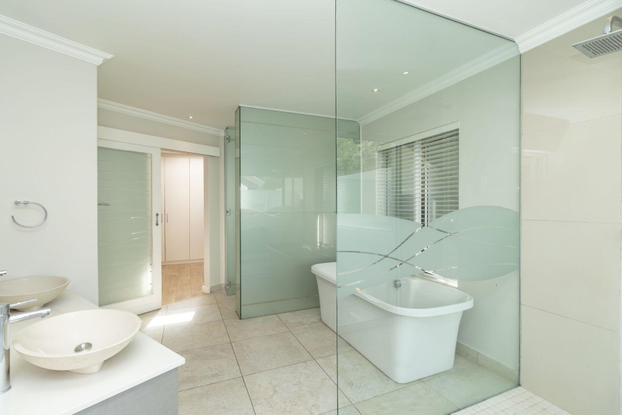 To Let 4 Bedroom Property for Rent in Hurlingham Gauteng