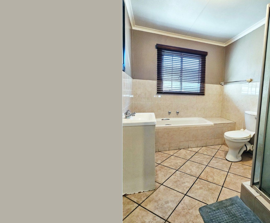 3 Bedroom Property for Sale in Radiokop Gauteng