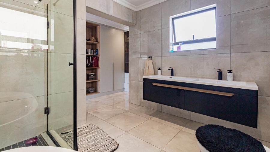4 Bedroom Property for Sale in Zambezi Manor Lifestyle Estate Gauteng