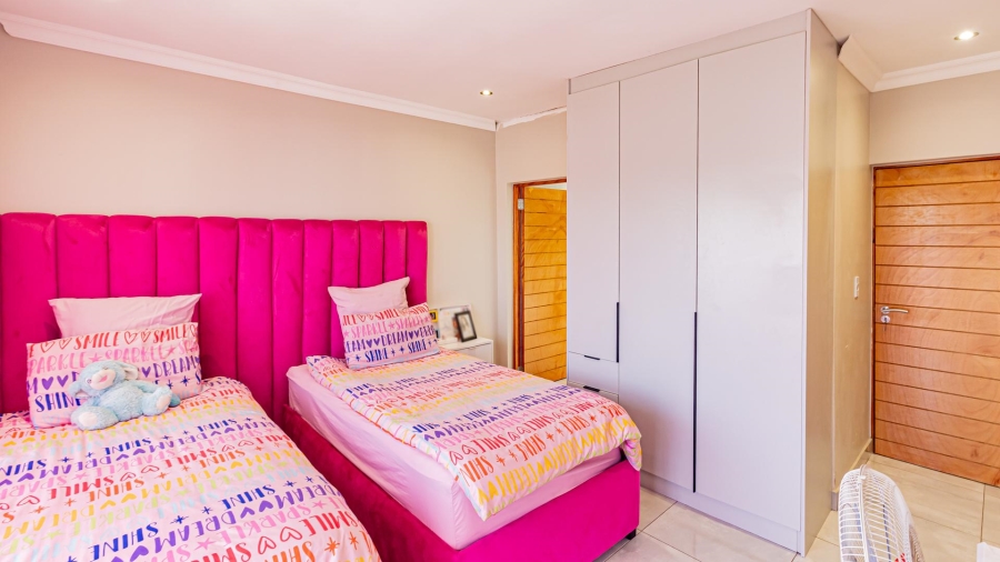 4 Bedroom Property for Sale in Zambezi Manor Lifestyle Estate Gauteng