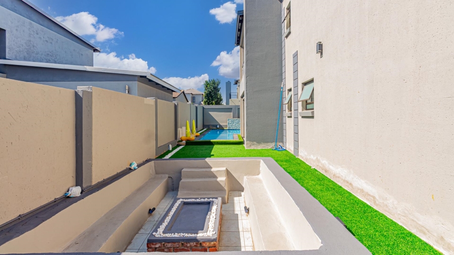 4 Bedroom Property for Sale in Zambezi Manor Lifestyle Estate Gauteng