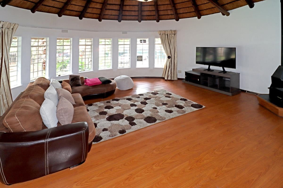 To Let 6 Bedroom Property for Rent in Buccleuch Gauteng