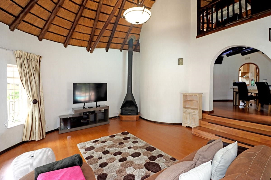 To Let 6 Bedroom Property for Rent in Buccleuch Gauteng