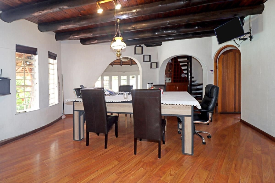 To Let 6 Bedroom Property for Rent in Buccleuch Gauteng