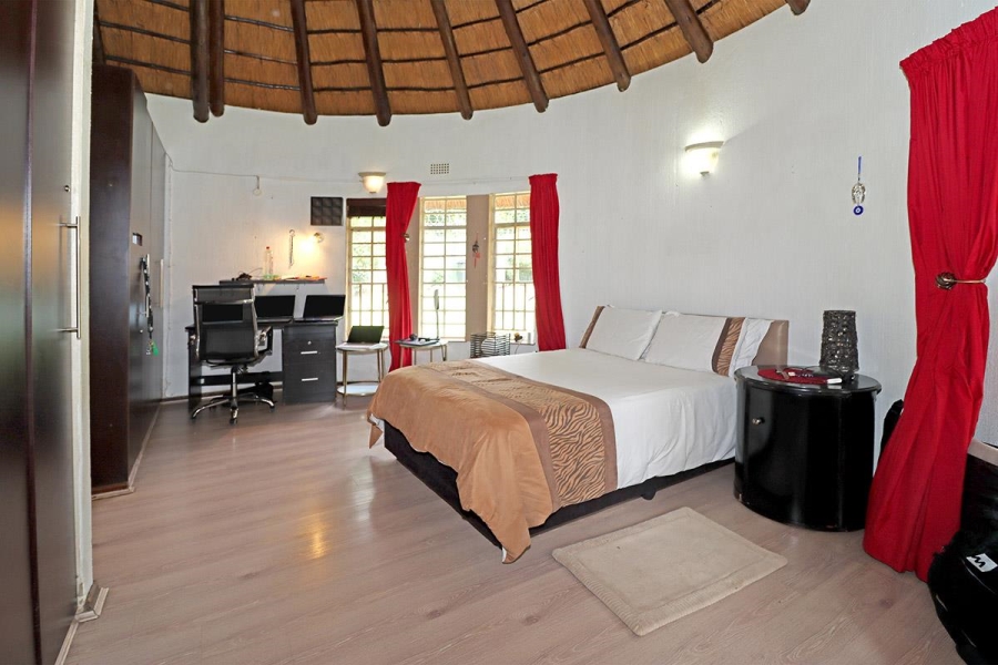 To Let 6 Bedroom Property for Rent in Buccleuch Gauteng