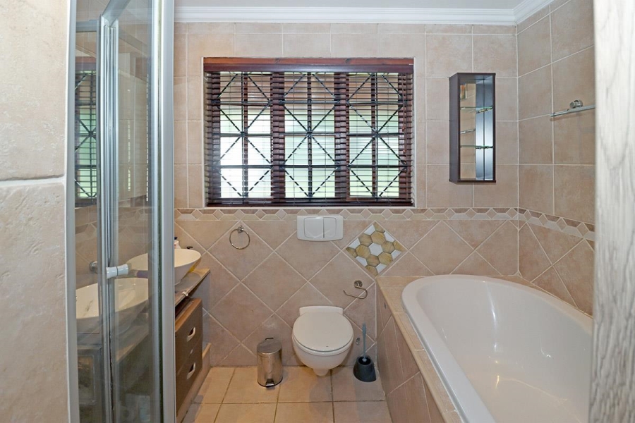 To Let 6 Bedroom Property for Rent in Buccleuch Gauteng