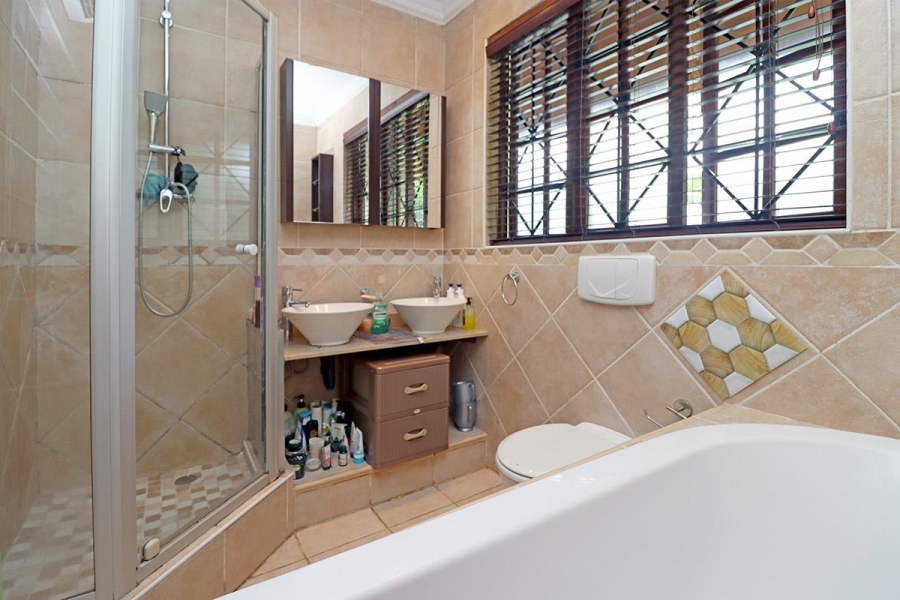 To Let 6 Bedroom Property for Rent in Buccleuch Gauteng