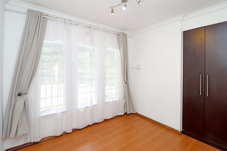 To Let 6 Bedroom Property for Rent in Buccleuch Gauteng