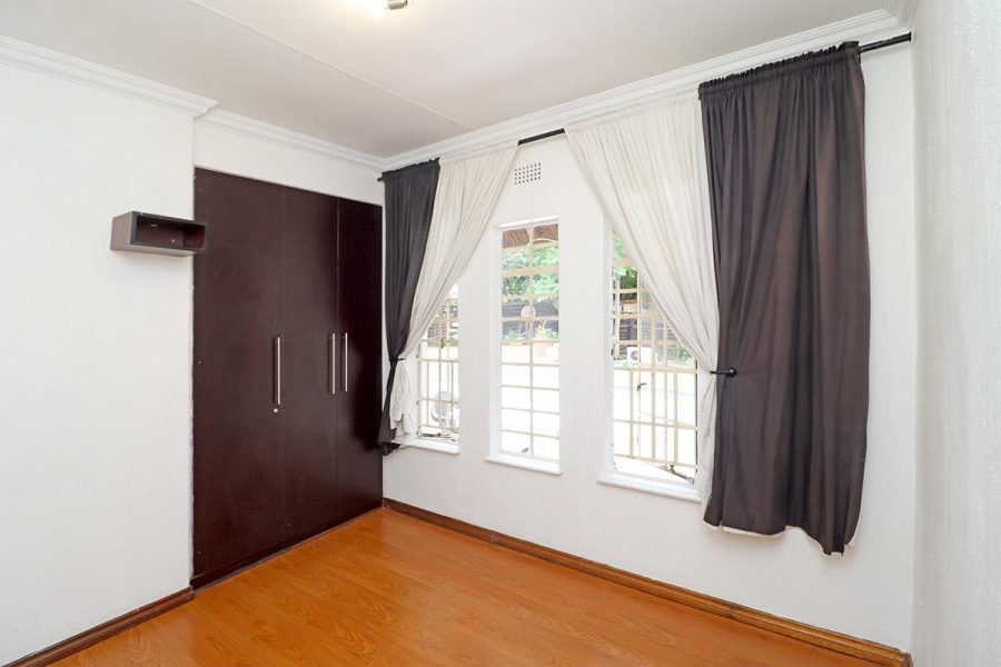 To Let 6 Bedroom Property for Rent in Buccleuch Gauteng