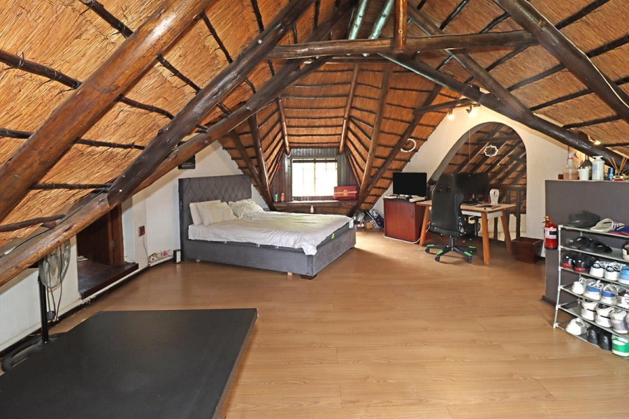 To Let 6 Bedroom Property for Rent in Buccleuch Gauteng