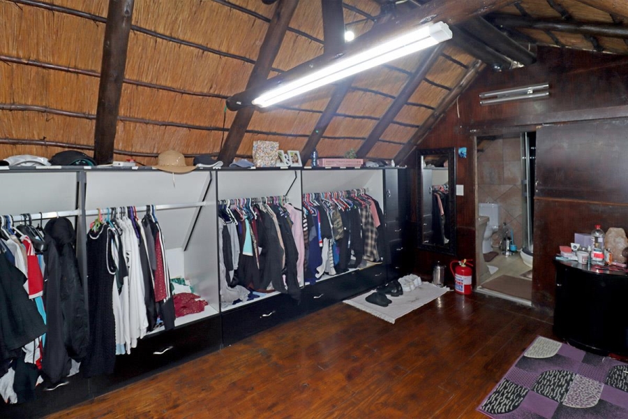 To Let 6 Bedroom Property for Rent in Buccleuch Gauteng