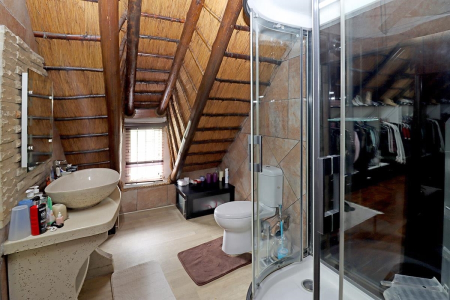 To Let 6 Bedroom Property for Rent in Buccleuch Gauteng