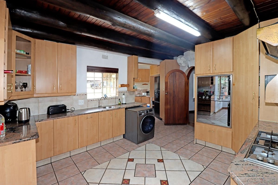 To Let 6 Bedroom Property for Rent in Buccleuch Gauteng