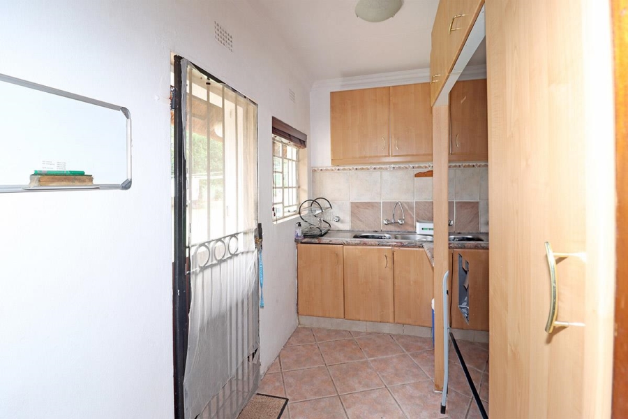To Let 6 Bedroom Property for Rent in Buccleuch Gauteng