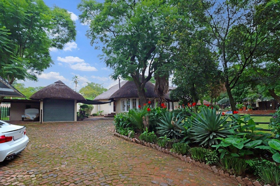 To Let 6 Bedroom Property for Rent in Buccleuch Gauteng