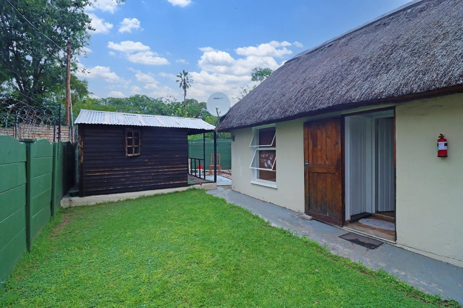 To Let 6 Bedroom Property for Rent in Buccleuch Gauteng