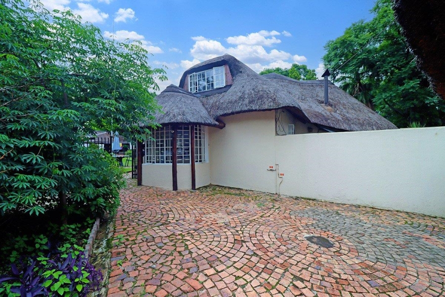 To Let 6 Bedroom Property for Rent in Buccleuch Gauteng
