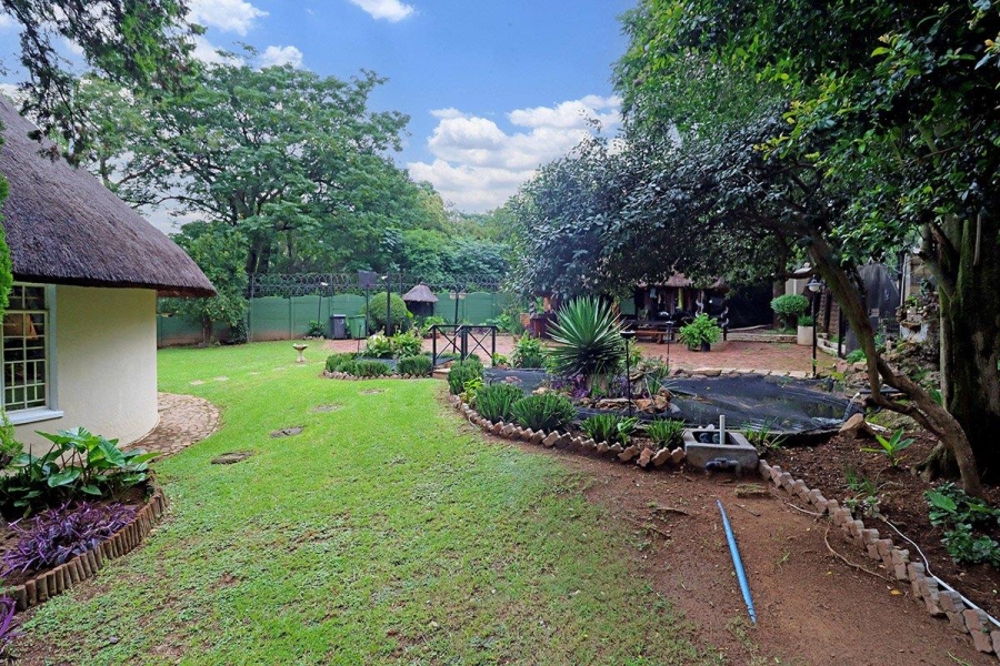 To Let 6 Bedroom Property for Rent in Buccleuch Gauteng