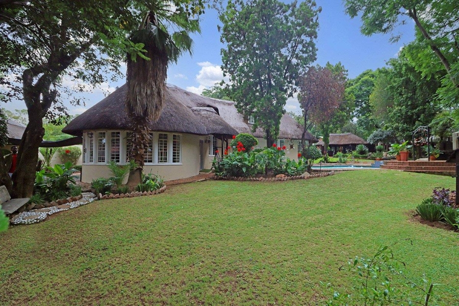 To Let 6 Bedroom Property for Rent in Buccleuch Gauteng