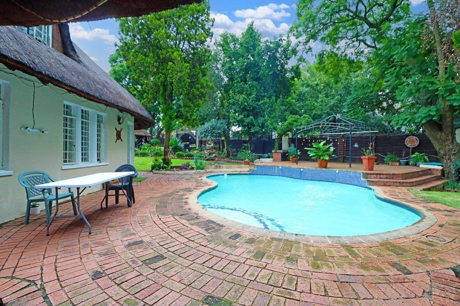 To Let 6 Bedroom Property for Rent in Buccleuch Gauteng