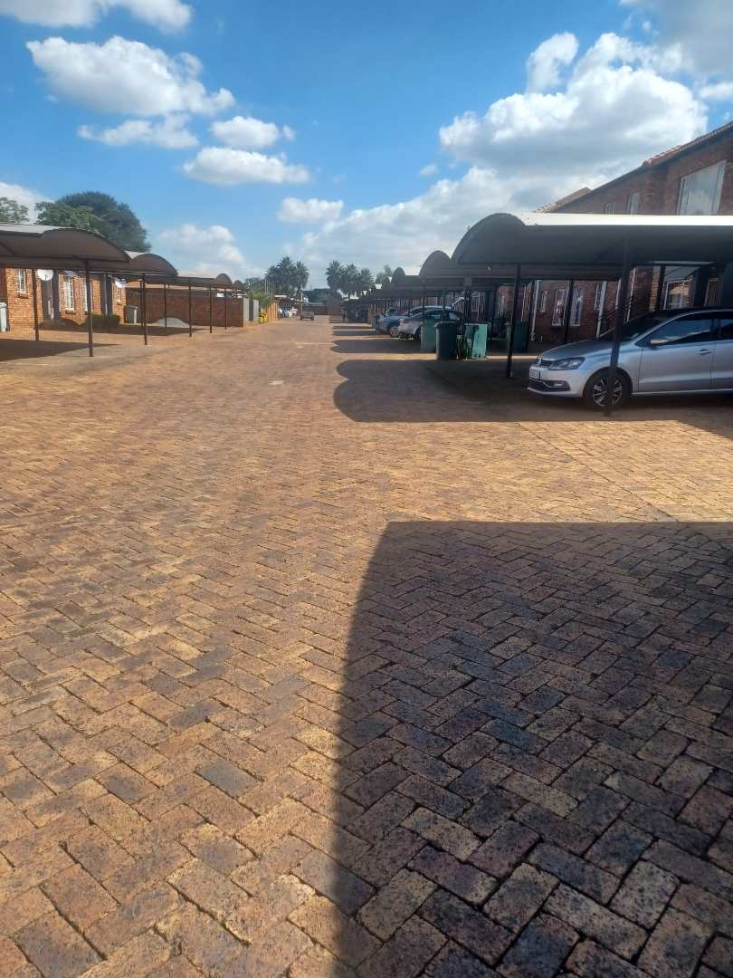 2 Bedroom Property for Sale in Andeon Gauteng