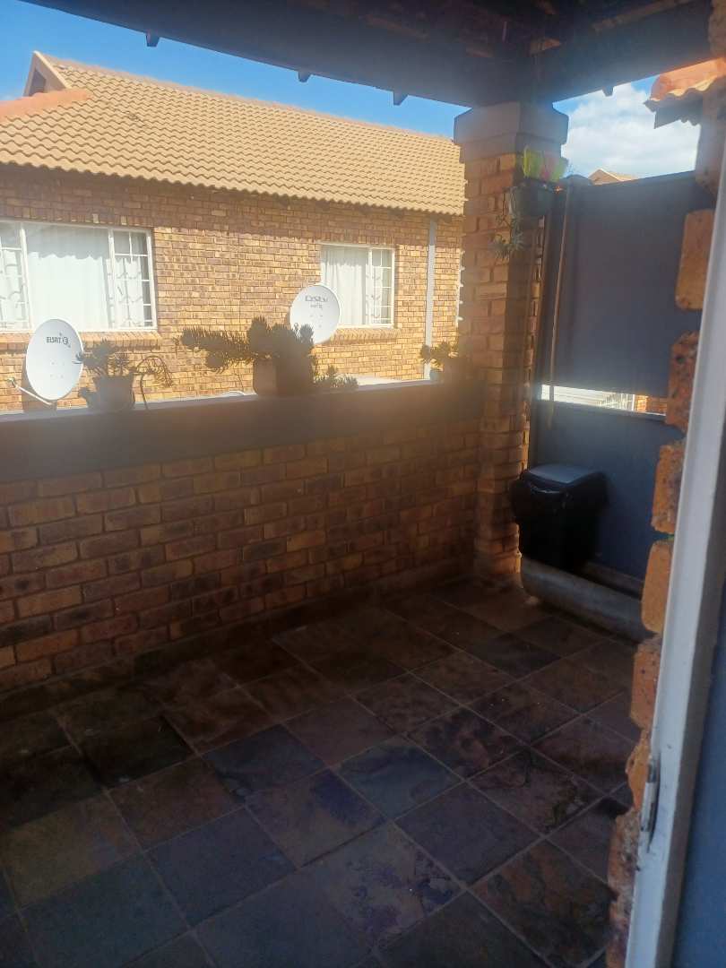 2 Bedroom Property for Sale in Andeon Gauteng