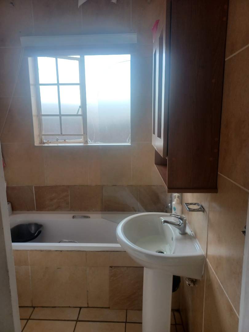 2 Bedroom Property for Sale in Andeon Gauteng