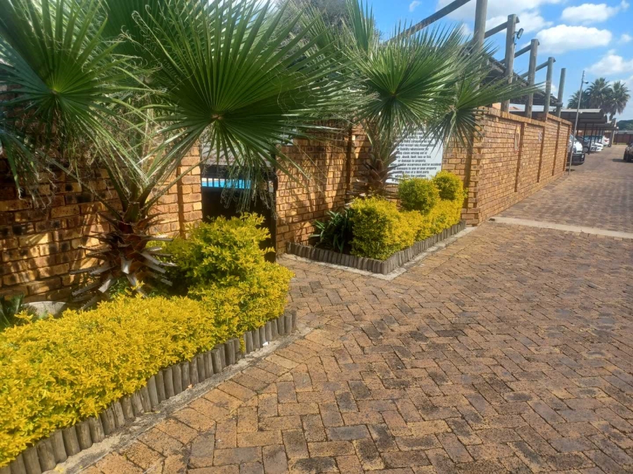 2 Bedroom Property for Sale in Andeon Gauteng