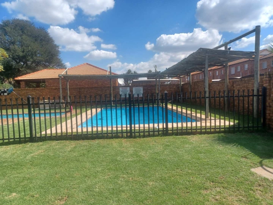 2 Bedroom Property for Sale in Andeon Gauteng