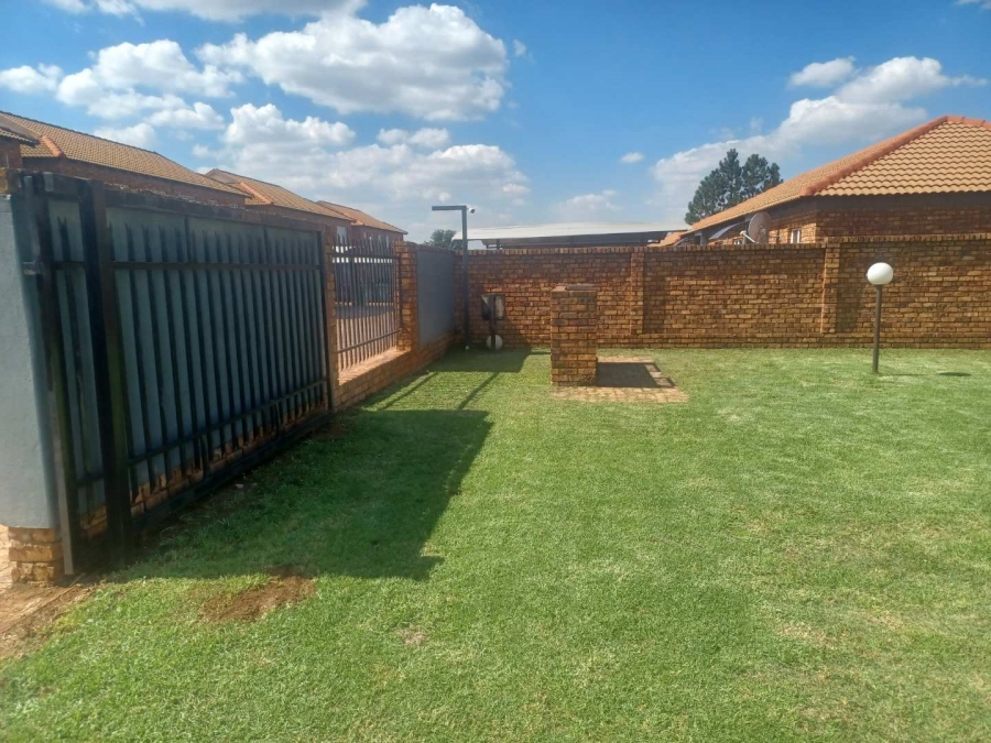 2 Bedroom Property for Sale in Andeon Gauteng