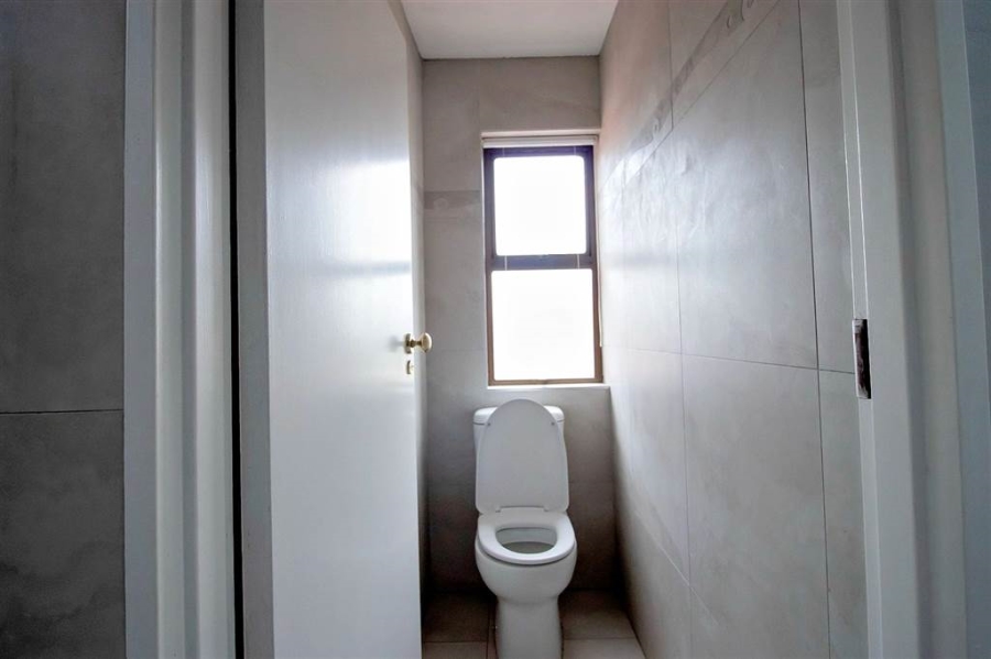 To Let 5 Bedroom Property for Rent in Hurlingham Gauteng