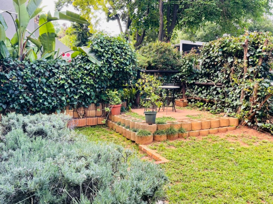 To Let 2 Bedroom Property for Rent in Illovo Gauteng