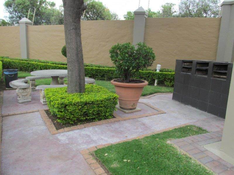 To Let 1 Bedroom Property for Rent in Lonehill Gauteng